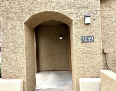 900 S 94th Street - Photo Thumbnail 3