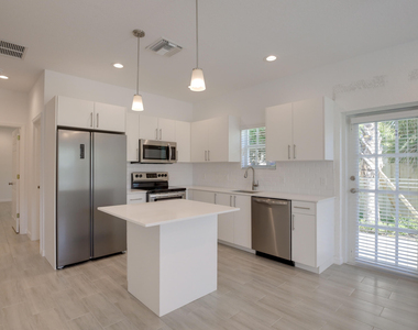 632 11th Street - Photo Thumbnail 1