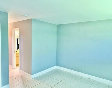 55 Se 14th Street - Photo Thumbnail 17