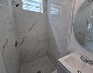 844 Ne 17th Way - Photo Thumbnail 3