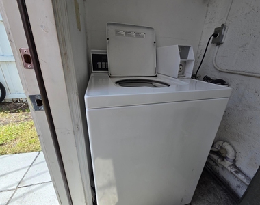 844 Ne 17th Way - Photo Thumbnail 8