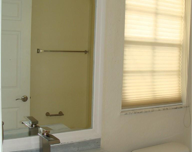 4245 S 57th Avenue - Photo Thumbnail 8