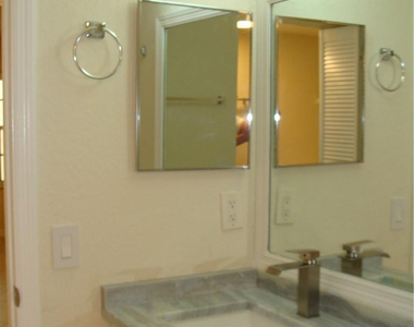 4245 S 57th Avenue - Photo Thumbnail 15