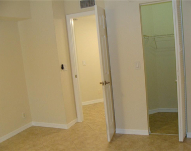 4245 S 57th Avenue - Photo Thumbnail 17