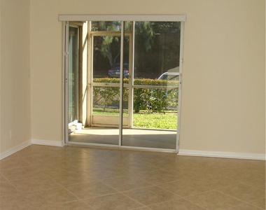4245 S 57th Avenue - Photo Thumbnail 12