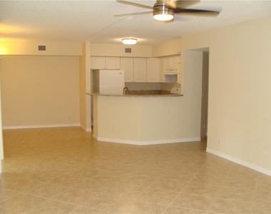 4245 S 57th Avenue - Photo Thumbnail 6