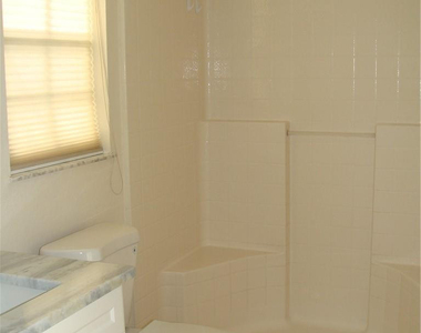 4245 S 57th Avenue - Photo Thumbnail 9