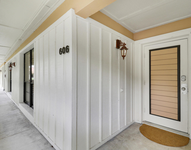 606 Brackenwood Cove - Photo Thumbnail 7