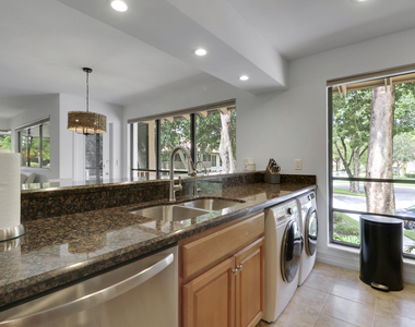 606 Brackenwood Cove - Photo Thumbnail 12