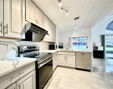 2710 Bogota Avenue - Photo Thumbnail 8