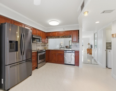 14475 N Strathmore Lane - Photo Thumbnail 7