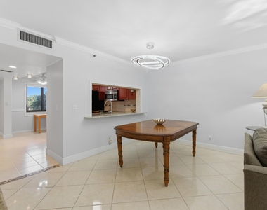 14475 N Strathmore Lane - Photo Thumbnail 14