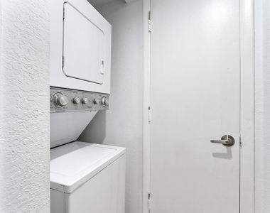 1945 Nw 4th Avenue - Photo Thumbnail 15