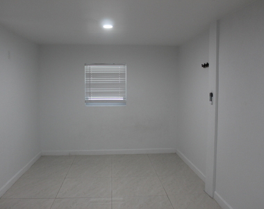 4434 Venus Avenue - Photo Thumbnail 4