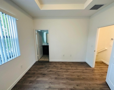346 Ne 208th Terrace - Photo Thumbnail 15