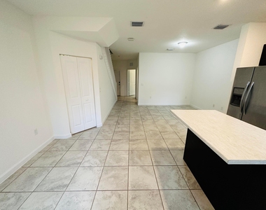 346 Ne 208th Terrace - Photo Thumbnail 9