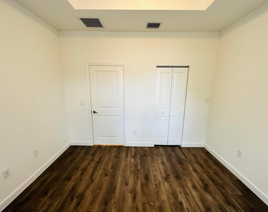 346 Ne 208th Terrace - Photo Thumbnail 13