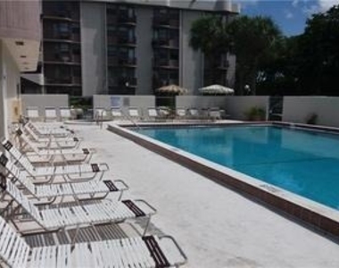 2701 Riverside Drive - Photo Thumbnail 17