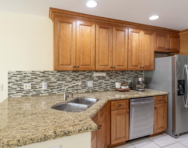 154 Santa Barbara Way - Photo Thumbnail 3
