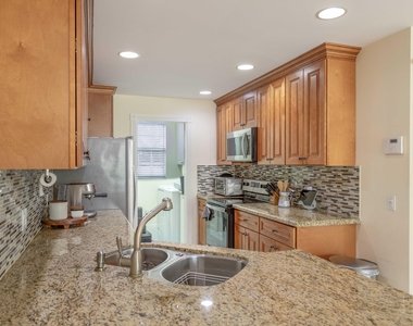 154 Santa Barbara Way - Photo Thumbnail 5