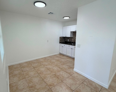 1130 N F Street - Photo Thumbnail 3