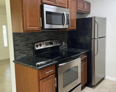 1718 Mercer Avenue - Photo Thumbnail 1