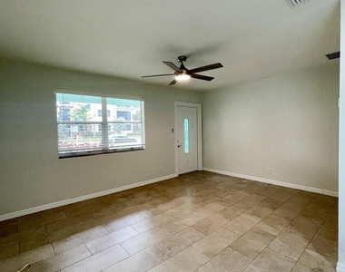 1718 Mercer Avenue - Photo Thumbnail 6