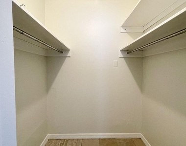 1718 Mercer Avenue - Photo Thumbnail 10