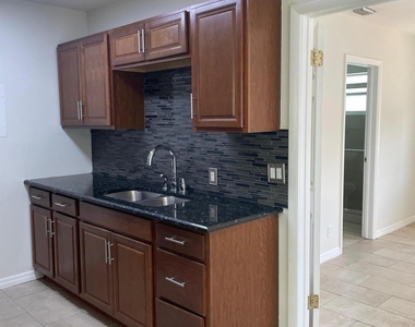 1718 Mercer Avenue - Photo Thumbnail 2