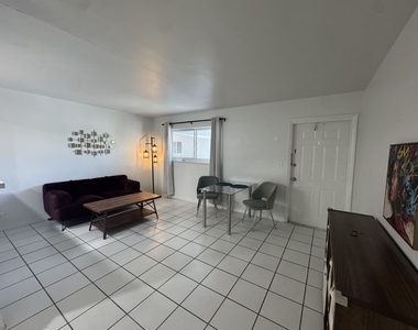 811 Se 16th Street - Photo Thumbnail 2