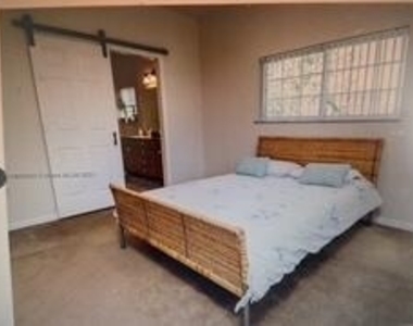 4225 E Stonecreek Circle - Photo Thumbnail 2