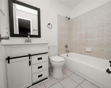 5134 Harvard Street W - Photo Thumbnail 9