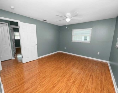 5134 Harvard Street W - Photo Thumbnail 8