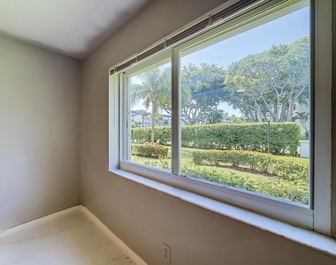207 Tropic Isle Drive - Photo Thumbnail 28