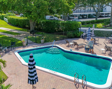 207 Tropic Isle Drive - Photo Thumbnail 1