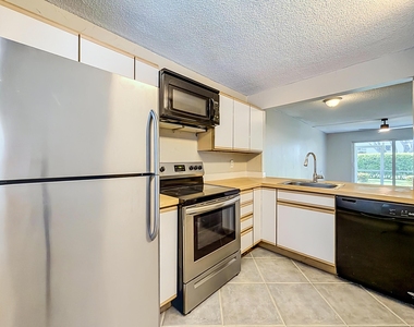 207 Tropic Isle Drive - Photo Thumbnail 42