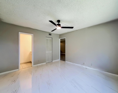207 Tropic Isle Drive - Photo Thumbnail 29