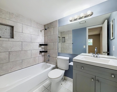 207 Tropic Isle Drive - Photo Thumbnail 9