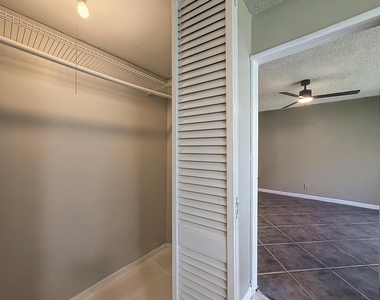 207 Tropic Isle Drive - Photo Thumbnail 32