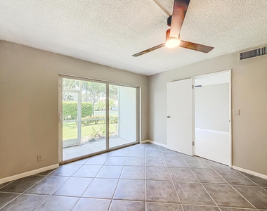 207 Tropic Isle Drive - Photo Thumbnail 14