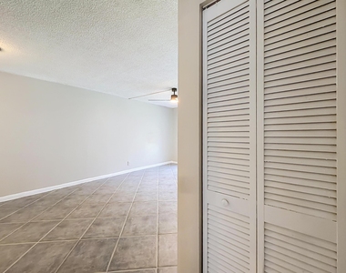 207 Tropic Isle Drive - Photo Thumbnail 12