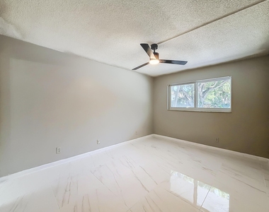 207 Tropic Isle Drive - Photo Thumbnail 6