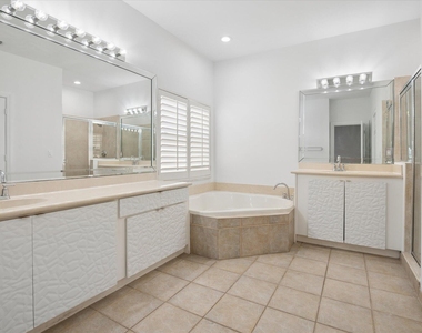 11289 Nw 65th Manor - Photo Thumbnail 12