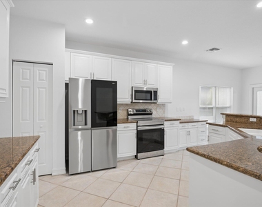 11289 Nw 65th Manor - Photo Thumbnail 7