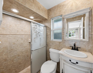 129 Alhambra Place - Photo Thumbnail 26