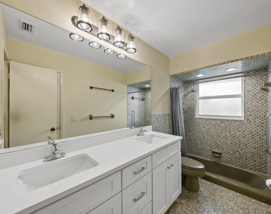 129 Alhambra Place - Photo Thumbnail 23