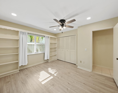 129 Alhambra Place - Photo Thumbnail 25