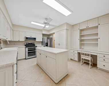 129 Alhambra Place - Photo Thumbnail 11