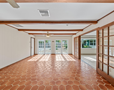 129 Alhambra Place - Photo Thumbnail 6