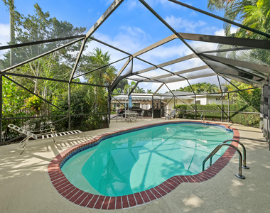 129 Alhambra Place - Photo Thumbnail 32